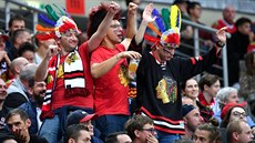 Konec čelenek, indiánských oděvů i tomahawků. Fanoušci Chicaga Blackhawks už na... Konec čelenek, indiánských oděvů i tomahawků. Fanoušci Chicaga Blackhawks už na...