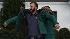 Americký golfista Dustin Johnson vyhrál Masters a premiérově se oblékl do... Americký golfista Dustin Johnson vyhrál Masters a premiérově se oblékl do...