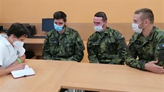 Do pelhřimovské nemocnice dorazilo jedenáct vojáků z posádky Jindřichův Hradec.... Do pelhřimovské nemocnice dorazilo jedenáct vojáků z posádky Jindřichův Hradec....