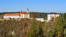 Dominanty Rabtejna nad Stelou: kostel, kláter, zbytky gotických hradeb i...
