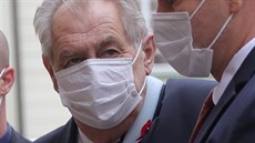 Prezident Miloš Zeman přijíždí na středeční jednání Poslanecké sněmovny. (11.... Prezident Miloš Zeman přijíždí na středeční jednání Poslanecké sněmovny. (11....