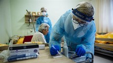 Testování klientů Centra pro seniory Clementas v obci Mlékovice na Kolínsku na... Testování klientů Centra pro seniory Clementas v obci Mlékovice na Kolínsku na...