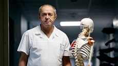 Jan Cienciala, zástupce přednosty Ortopedické kliniky pro spondylochirurgii... Jan Cienciala, zástupce přednosty Ortopedické kliniky pro spondylochirurgii...