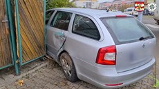 Řidič naboural při útěku před policisty Řidič naboural při útěku před policisty