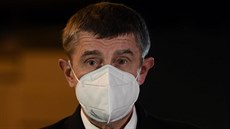 Předseda vlády Andrej Babiš hovoří s novináři 18. listopadu 2020 v Lánech po... Předseda vlády Andrej Babiš hovoří s novináři 18. listopadu 2020 v Lánech po...