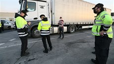 Kvůli rostoucímu počtu migrantů, kteří se snaží ještě před zimou dostat do... Kvůli rostoucímu počtu migrantů, kteří se snaží ještě před zimou dostat do...