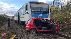 Vlak se s osobním autem srazil na přejezdu u obce Hýskov. (16. listopadu 2020) Vlak se s osobním autem srazil na přejezdu u obce Hýskov. (16. listopadu 2020)
