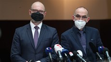 Ministři Robert Plaga a Jan Blatný při čtvrteční tiskové konferenci k návratu... Ministři Robert Plaga a Jan Blatný při čtvrteční tiskové konferenci k návratu...