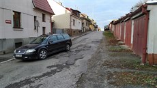 Vrchlického ulice protíná celé sídliště Letná od západu na východ. Je i s... Vrchlického ulice protíná celé sídliště Letná od západu na východ. Je i s...