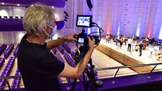 Zlínská Filharmonie Bohuslava Martinů odehrála E-koncert, který odvysílala... Zlínská Filharmonie Bohuslava Martinů odehrála E-koncert, který odvysílala...