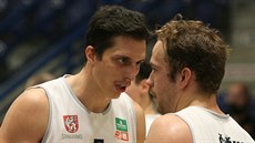 Tomáš Pomikálek (vlevo) a Ondřej Šiška z Děčína v zápase s Ústím Tomáš Pomikálek (vlevo) a Ondřej Šiška z Děčína v zápase s Ústím