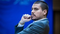 Dino Repeša, trenér USK Praha, sleduje své svěřence v utkání s Basketem Brno. Dino Repeša, trenér USK Praha, sleduje své svěřence v utkání s Basketem Brno.
