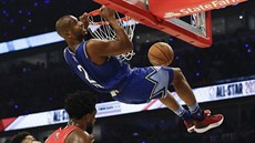 Chris Paul smečující během Utkání hvězd NBA Chris Paul smečující během Utkání hvězd NBA
