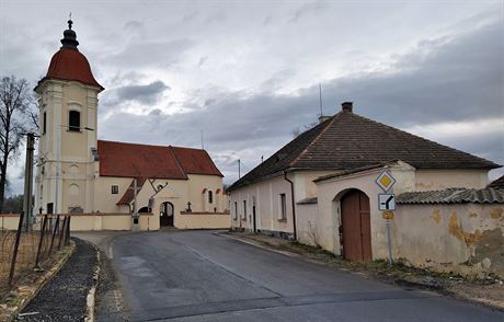 Památkáři prohráli, místo fary bude parkoviště. Teď se mají bourat mosty Faru v Dolních Slověnicích koupila lišovská radnice za 1,5 milionu s tím, že ji... | na serveru Lidovky.cz | aktuální zprávy