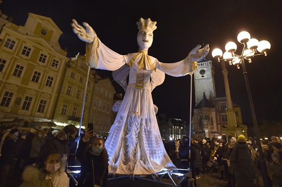 Prvodem sedmimetrové loutky andla a dalích andlských postav zaala 29....