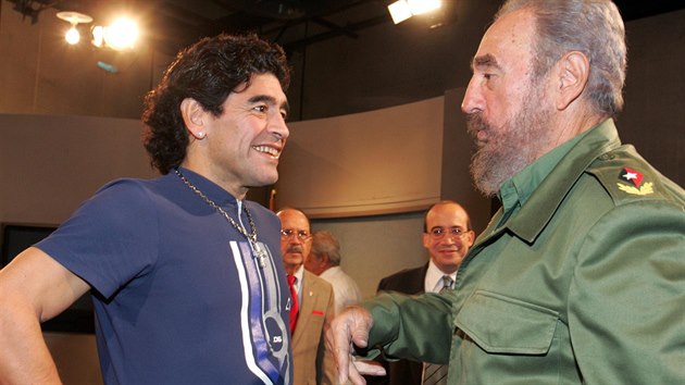 Diego Armando Maradona s kubánským diktátorem Fidelem Castrem v Havaně v říjnu... Diego Armando Maradona s kubánským diktátorem Fidelem Castrem v Havaně v říjnu...
