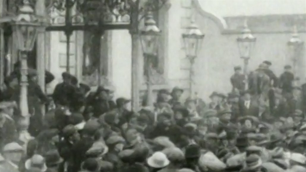 Krvavá neděle poznamenala na dalších 100 let vztahy Británie s Irskem Krvavá neděle poznamenala na dalších 100 let vztahy Británie s Irskem