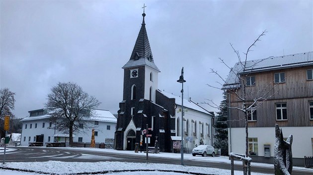 Na Šumavu přichází po inverzním počasí zima. (20. listopadu 2020)