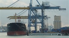 Port Sudan, nejvýznamnjí pístav tyicetimilionového Súdánu