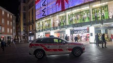 Dvě ženy zranila 28letá útočnice v obchodním domě v jihošvýcarském Luganu. (24.... Dvě ženy zranila 28letá útočnice v obchodním domě v jihošvýcarském Luganu. (24....