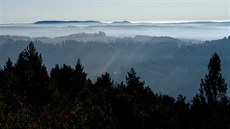 Scenérie, které z rozhledny spatíte, jsou krásné po celý rok. Na podzim jsou...