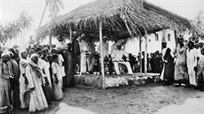 Guvernér Nmecké východní Afriky Hermann von Wissmann jedná s domorodci.
