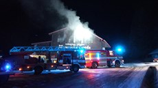 Jilemnická bouda začala hořet brzy ráno. Jilemnická bouda začala hořet brzy ráno.