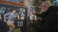 Neapol si pipomíná svého hrdinu, zesnulého fotbalistu Diega Maradonu.