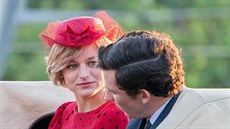 Emma Corrinová a Josh O'Connor v seriálu Koruna (2020) Emma Corrinová a Josh O'Connor v seriálu Koruna (2020)