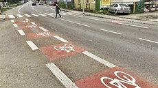 Cyklopruhy na původní silnici první třídy v Dražkovicích. Cyklopruhy na původní silnici první třídy v Dražkovicích.