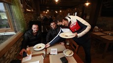 Majitel Restaurace Šeberák Jakub Olbert opět otevřel svou restauraci navzdory... Majitel Restaurace Šeberák Jakub Olbert opět otevřel svou restauraci navzdory...