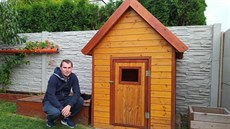 První sestavu vyrobil asi před pěti lety a téměř rok souběžně chodil do práce a... První sestavu vyrobil asi před pěti lety a téměř rok souběžně chodil do práce a...