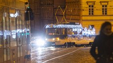 Vánočně ozdobené tramvaje na Mánesově mostě v Praze (29. listopadu 2020) Vánočně ozdobené tramvaje na Mánesově mostě v Praze (29. listopadu 2020)
