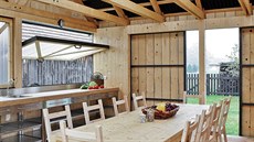 Usedlost v jiních echách: interiér nov vybudované letní kuchyn