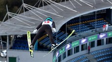 Rakouský skokan na lyžích Michael Hayböck v závodě družstev v polské Wisle. Rakouský skokan na lyžích Michael Hayböck v závodě družstev v polské Wisle.