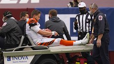 Joe Burrow ze Cincinnati si vážně poranil koleno v zápase s Washingtonem. Joe Burrow ze Cincinnati si vážně poranil koleno v zápase s Washingtonem.