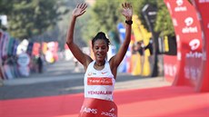 Etiopanka Yalemzerf Yehualawová vyhrála půlmaraton v Dillí v druhém nejlepším... Etiopanka Yalemzerf Yehualawová vyhrála půlmaraton v Dillí v druhém nejlepším...