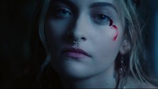 Paris Jackson v hudebním klipu ke své písni Let Down Paris Jackson v hudebním klipu ke své písni Let Down