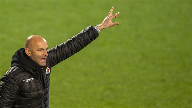 Plzeňský kouč Adrián Guľa na českobudějovickém hřišti Plzeňský kouč Adrián Guľa na českobudějovickém hřišti