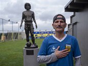 Maradonovu smrt Miloslav Urbanec pochopitelně velmi prožívá. Maradonovu smrt Miloslav Urbanec pochopitelně velmi prožívá.