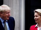 Britský premiér Boris Johnson a pedsedkyn Evropské komise Ursula von der...