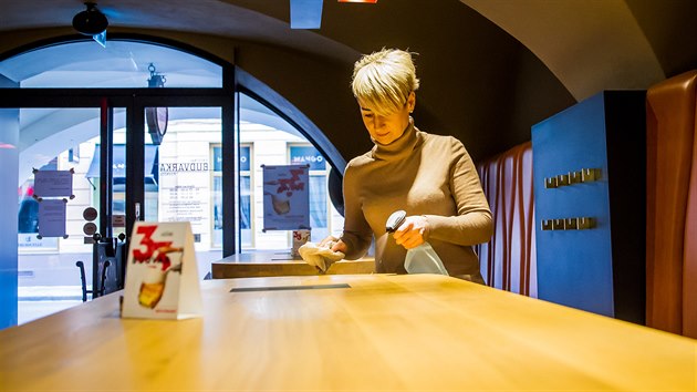 V úterý 1. prosince se většina restaurací připravovala na restart ve čtvrtek 3.... V úterý 1. prosince se většina restaurací připravovala na restart ve čtvrtek 3....