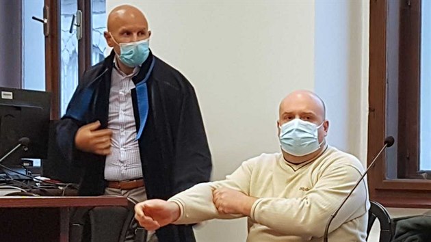 Martin Belšán u Krajského soudu v Plzni. Za pokus o vraždu mu hrozí až 18 let... Martin Belšán u Krajského soudu v Plzni. Za pokus o vraždu mu hrozí až 18 let...