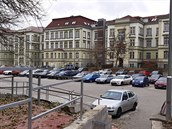 Parkoviště nechala postavit firma YPON, která zde plánuje postavit multifunkční... Parkoviště nechala postavit firma YPON, která zde plánuje postavit multifunkční...