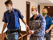 Obžalovaný Daniel Houska u hradeckého krajského soudu (1.12.2020). Obžalovaný Daniel Houska u hradeckého krajského soudu (1.12.2020).