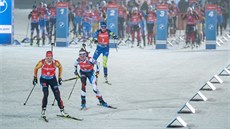 Markéta Davidová (druhá zleva) vyběhla do stíhacího závodu jako šestá v pořadí. Markéta Davidová (druhá zleva) vyběhla do stíhacího závodu jako šestá v pořadí.