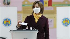Moldavská bývalá premiérka a kandidátka na prezidentku Maia Sanduová volí v... Moldavská bývalá premiérka a kandidátka na prezidentku Maia Sanduová volí v...