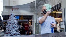 Obchod s módou Pietro Filipi na Národní třídě se chystá na znovuotevření. (2.... Obchod s módou Pietro Filipi na Národní třídě se chystá na znovuotevření. (2....