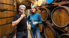 Jiří Omelka a Barbara Omelková z podniku TOSH Distillery v Těšeticích na... Jiří Omelka a Barbara Omelková z podniku TOSH Distillery v Těšeticích na...