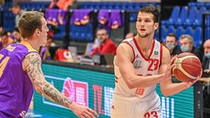 Lukáš Palyza (vpravo) v nymburském dresu proti Ladislavu Peckovi z Ústí Lukáš Palyza (vpravo) v nymburském dresu proti Ladislavu Peckovi z Ústí